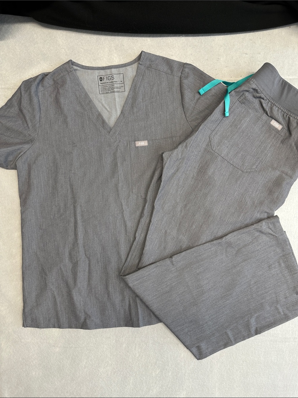 Figs Set Graphite Gray Catarina Scrub Top and Livingston Pants Women’s Medium - Picture 2 of 11